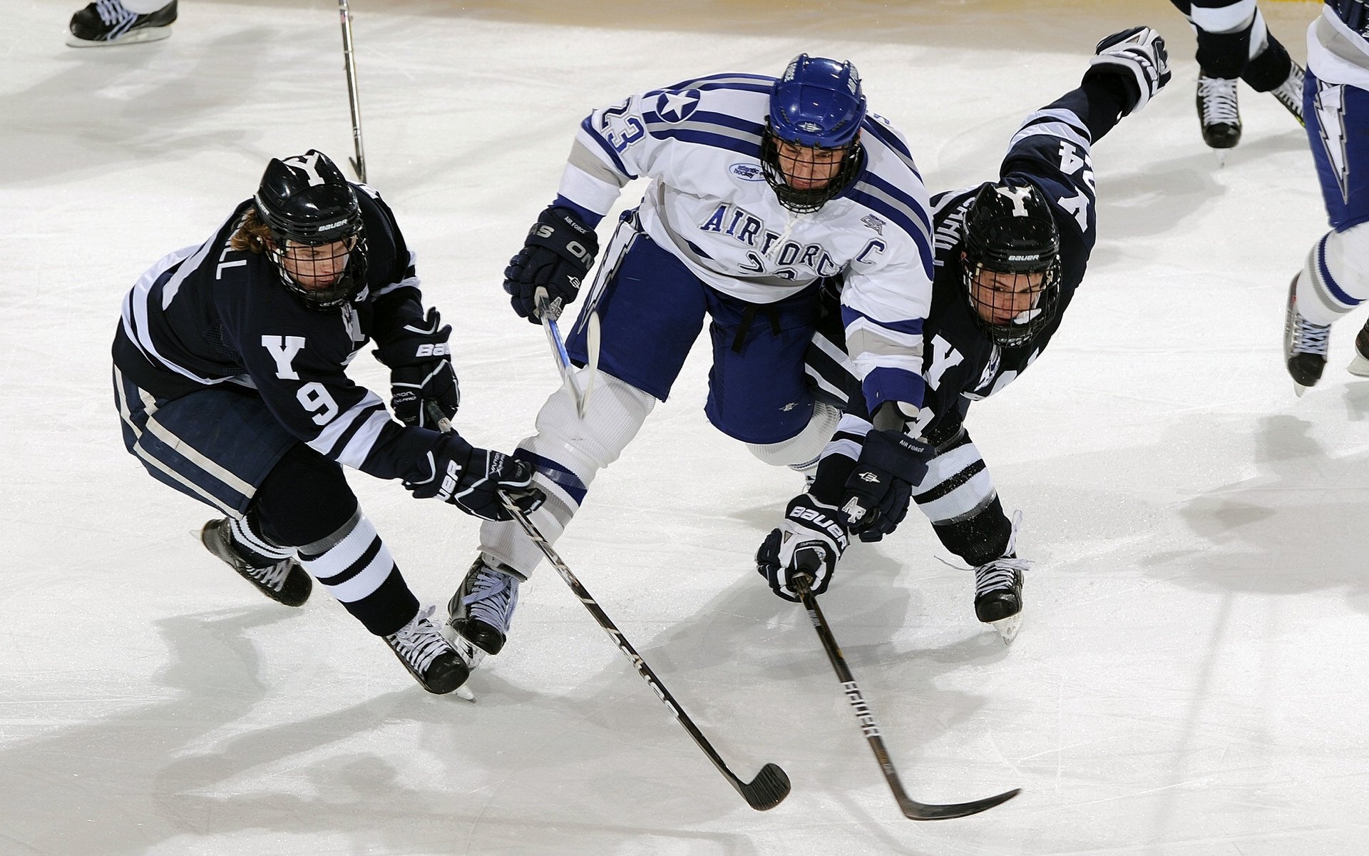 中国足球联赛强化新闻发布会语言多样性管理，播报中国足球队